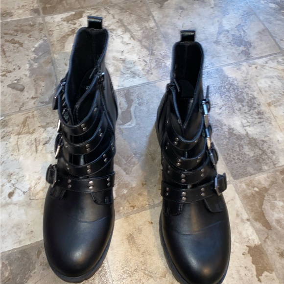 WOMENS SIZE 12; BLACK LEATHER BOOTS - Picture 2 of 6